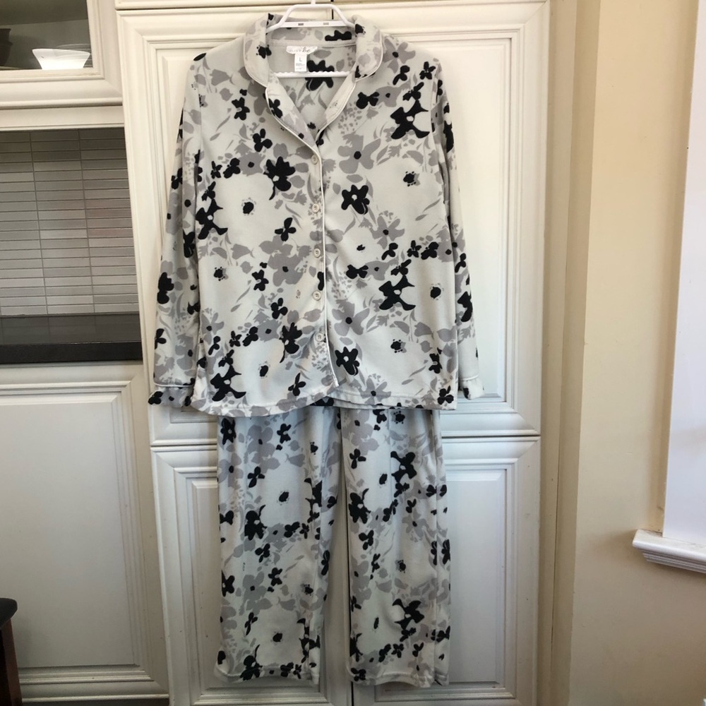 Just Be women’s light fleece floral pajamas